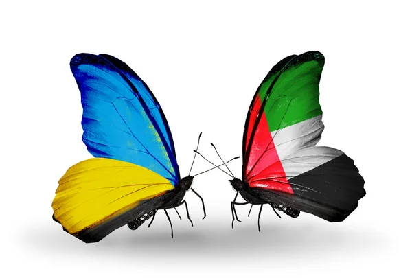 Dos mariposas con banderas en alas como símbolo de relaciones Ucrania y Emiratos Árabes Unidos — Foto de Stock