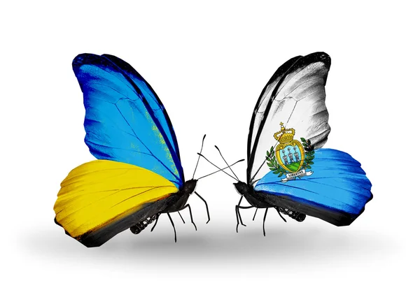 Dos mariposas con banderas en alas como símbolo de relaciones Ucrania y San Marino — Foto de Stock