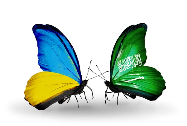Dva motýli s příznaky na křídlech jako symbol vztahy Ukrajiny a Saúdské Arábie — Stock fotografie