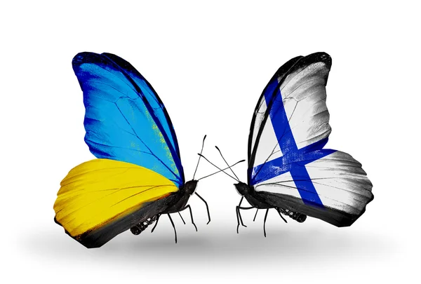 Dva motýli s příznaky na křídlech jako symbol vztahů, Ukrajina a Finsko — Stock fotografie