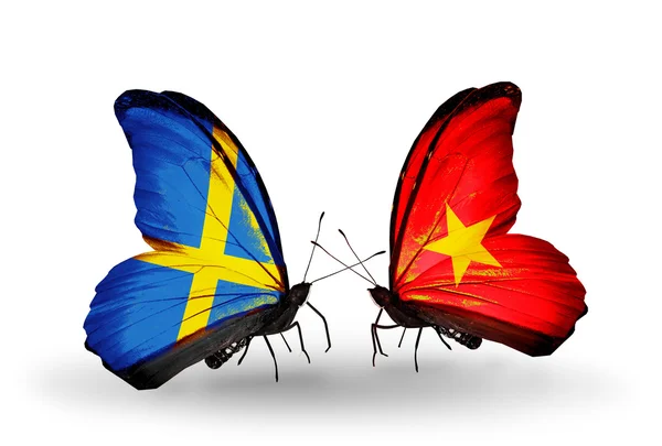Dos mariposas con banderas en alas como símbolo de relaciones Suecia y Vietnam —  Fotos de Stock