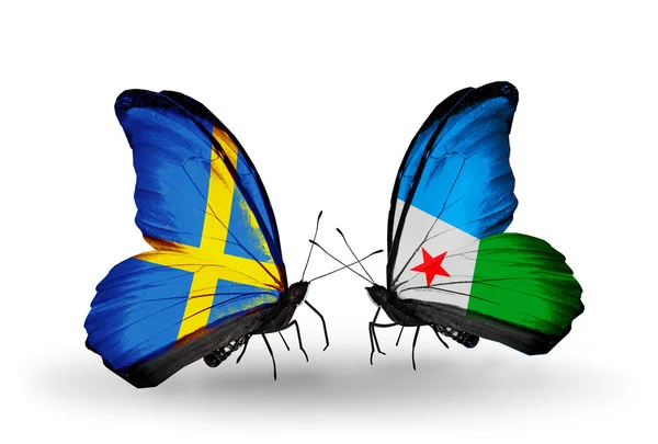 Zwei Schmetterlinge mit Flaggen auf Flügeln als Symbol der Beziehungen zwischen Schweden und Dschibuti — Stockfoto