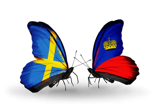 Due farfalle con bandiere sulle ali come simbolo delle relazioni Svezia e Liechtenstein — Foto Stock