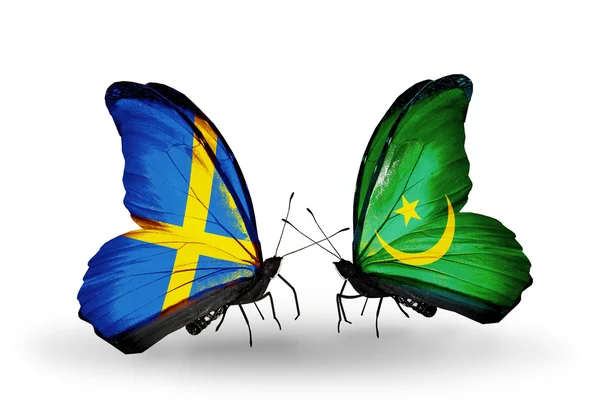Две бабочки с флагами на крыльях как символ отношений Швеции и Мавритании — стоковое фото