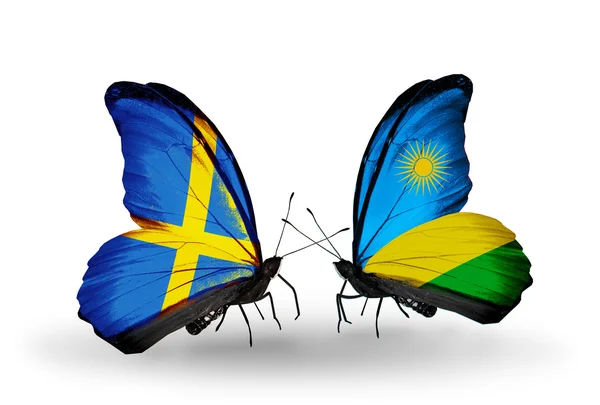 Deux papillons avec des drapeaux sur les ailes comme symbole des relations Suède et Rwanda — Photo