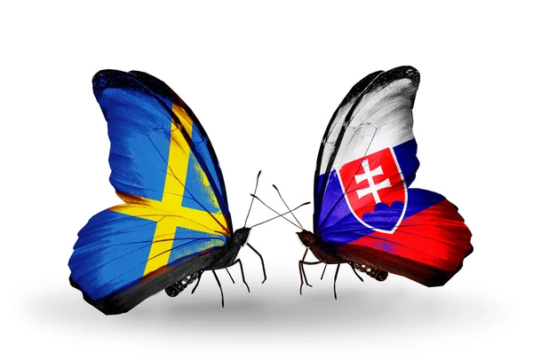 Dwa motyle z flagami na skrzydłach jako symbol stosunków, Słowacja i Szwecja — Zdjęcie stockowe