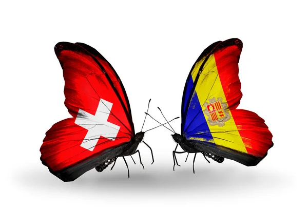 Iki kelebek kanatları üzerinde İsviçre ve andorra bayrağı ile — Stok fotoğraf