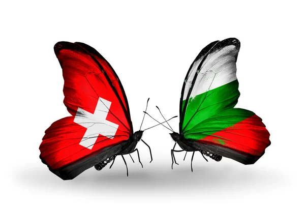 Dva motýli s vlajkami ze Švýcarska a Bulharska na křídlech — Stock fotografie