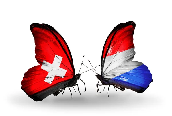 2 匹の蝶翼にスイス連邦共和国およびルクセンブルクの旗 — ストック写真
