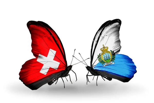 Iki kelebek kanatları üzerinde İsviçre ve san marino bayrağı ile — Stok fotoğraf