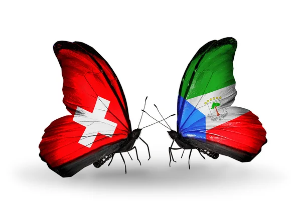Dos mariposas con banderas en alas como símbolo de relaciones Suiza y Guinea Ecuatorial — Foto de Stock