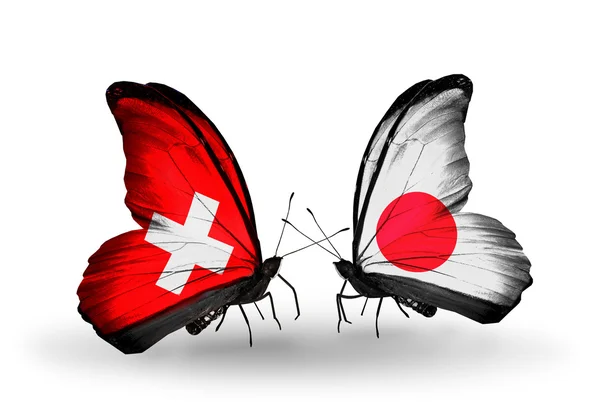 Deux papillons avec des drapeaux sur les ailes comme symbole des relations Suisse et Japon — Photo