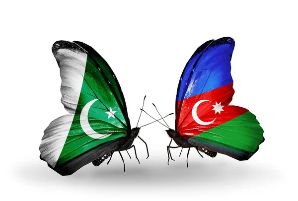 Dos mariposas con banderas de Pakistán y Azerbaiyán en alas — Foto de Stock