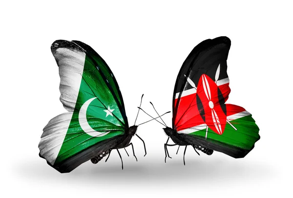 Deux papillons avec des drapeaux du Pakistan et du Kenya sur les ailes — Photo