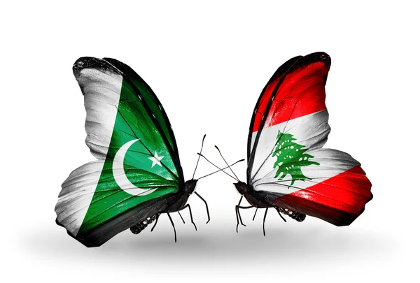 Dos mariposas con banderas de Pakistán y Líbano en alas — Foto de Stock