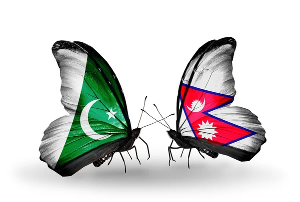 Dos mariposas con banderas de Pakistán y Nepal en alas —  Fotos de Stock