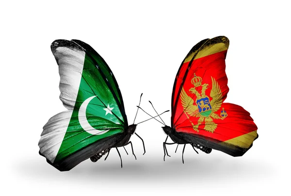 Deux papillons avec des drapeaux du Pakistan et du Monténégro sur les ailes — Photo