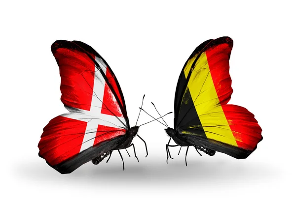 两只蝴蝶与丹麦和比利时的翅膀上的标志 — 图库照片