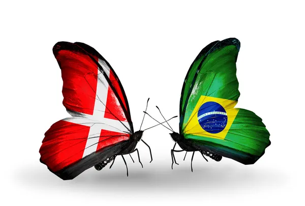 Dva motýli s vlajkami Dánska a Brazílie na křídlech — Stock fotografie