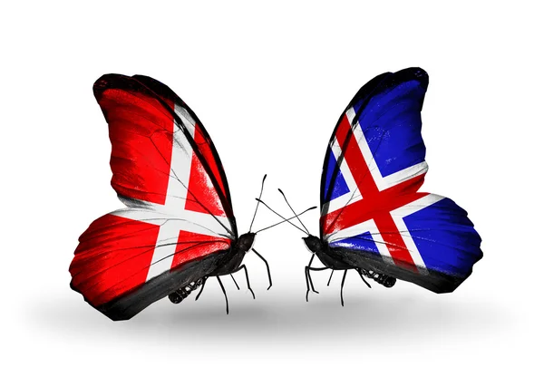 Dos mariposas con banderas de Dinamarca e Islandia en alas — Foto de Stock