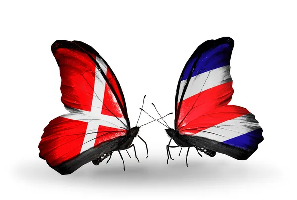 Dva motýli s vlajkami Dánska a costa rica na křídlech — Stock fotografie
