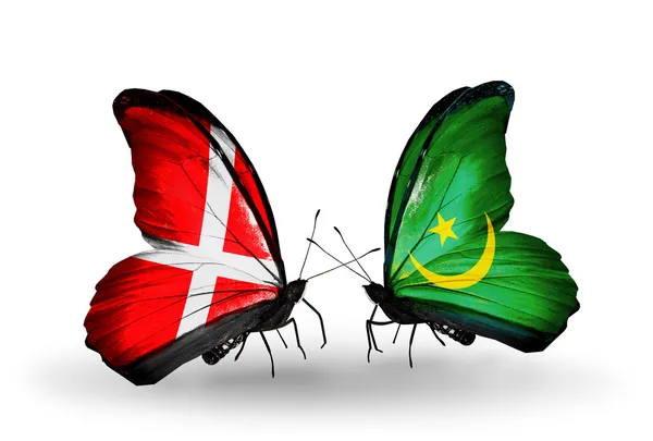 Dos mariposas con banderas de Dinamarca y Mauritania en alas — Foto de Stock
