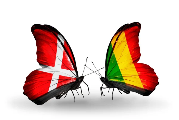 Iki kelebek kanatları üzerinde Danimarka ve mali bayraklı — Stok fotoğraf