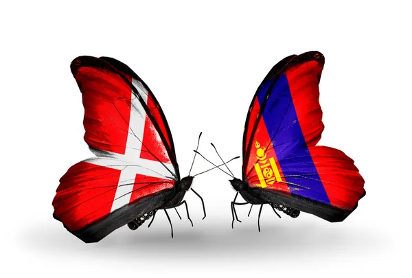 Iki kelebek kanatları üzerinde Danimarka ve Moğolistan bayrağı ile — Stok fotoğraf