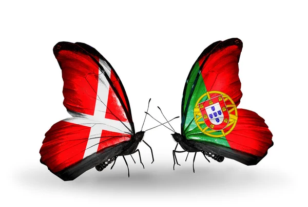 Dos mariposas con banderas de Dinamarca y Portugal en alas —  Fotos de Stock