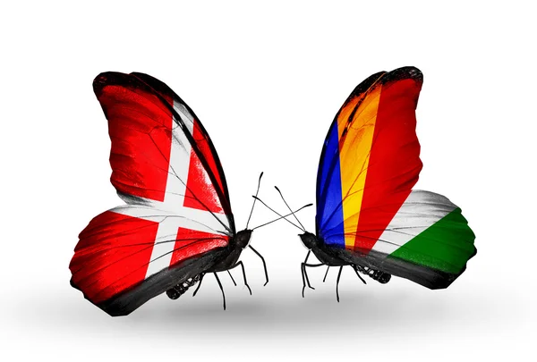 두 개의 나비 날개에 덴마크와 세이셸의 깃발 — 스톡 사진