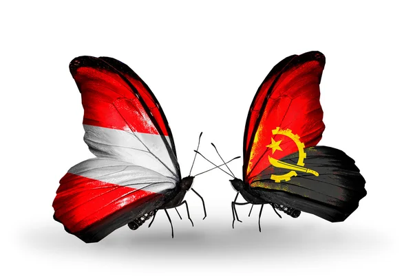 Due farfalle con le bandiere di Austria e Angola sulle ali — Foto Stock