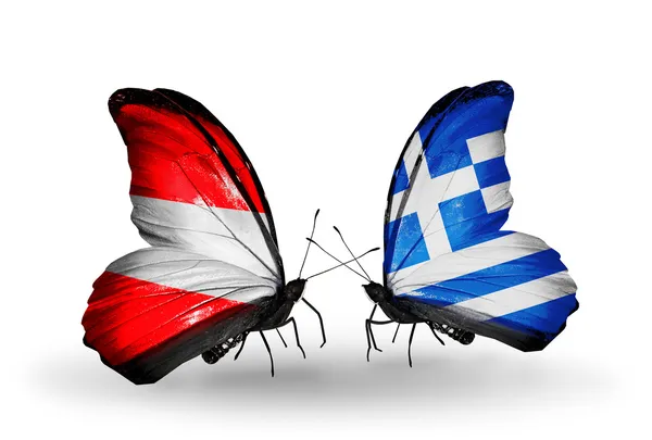 Две бабочки с флагами Австрии и Греции на крыльях — стоковое фото
