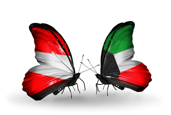 Δύο πεταλούδες με σημαίες της Αυστρίας και Κουβέιτ με φτερά — Φωτογραφία Αρχείου