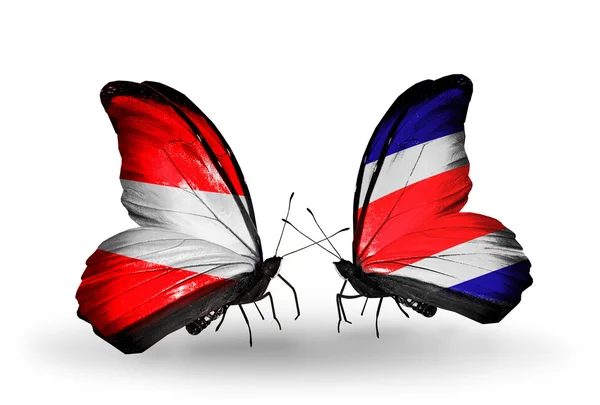 Dos mariposas con banderas de Austria y Costa Rica en alas — Foto de Stock