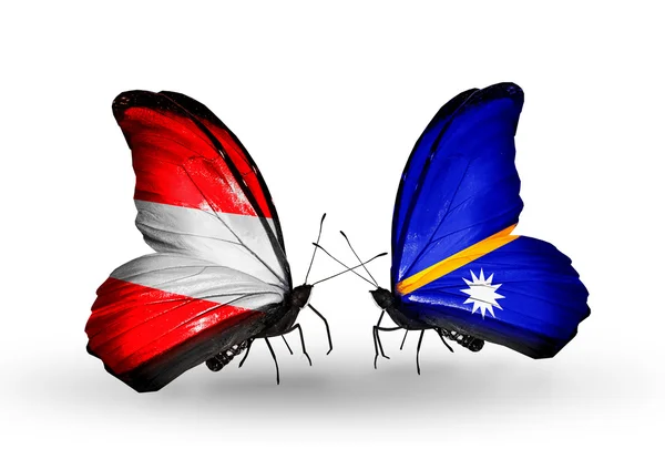 Dos mariposas con banderas de Austria y Nauru en alas — Foto de Stock