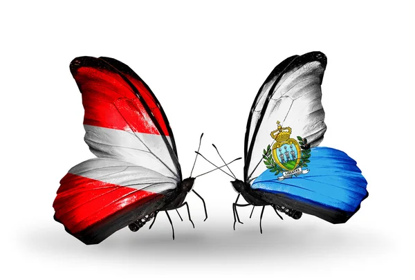 Iki kelebek kanatları üzerinde Avusturya ve san marino bayrağı ile — Stok fotoğraf