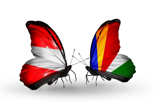 Iki kelebek kanatları üzerinde Avusturya ve Seyşel Adaları bayraklı — Stok fotoğraf