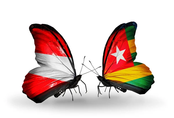 Duas borboletas com bandeiras de Áustria e Togo em asas — Fotografia de Stock