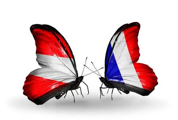 Due farfalle con le bandiere di Austria e Francia sulle ali — Foto Stock