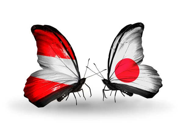 Dos mariposas con banderas de Austria y Japón en alas — Foto de Stock