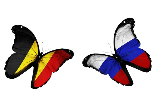 Dos mariposas con banderas de Bélgica y Rusia ondeando — Foto de Stock