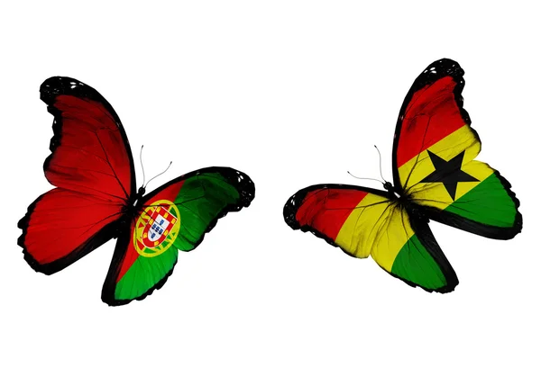 Zwei Schmetterlinge mit wehenden Paraguay- und Ghanafahnen — Stockfoto
