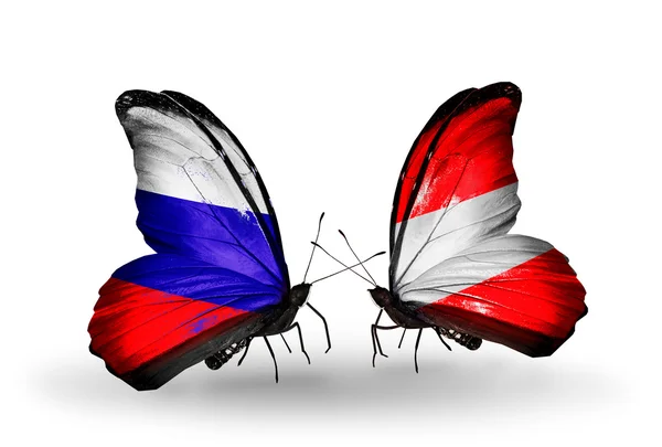 Duas borboletas com bandeiras da Rússia e Áustria em asas — Fotografia de Stock