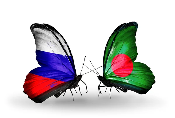 Twee vlinders met vlaggen van Rusland en bangladesh op vleugels — Stockfoto