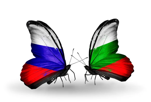 Dos mariposas con banderas de Rusia y Bulgaria en alas — Foto de Stock