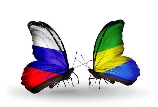 Zwei Schmetterlinge mit Flaggen Russlands und Gabun auf Flügeln — Stock fotografie