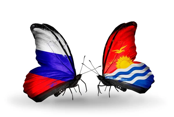 Deux papillons avec des drapeaux de Russie et Kiribati sur les ailes — Photo