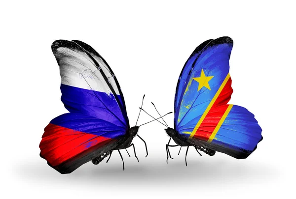 Dwa motyle z flagi Rosji i kongo na skrzydłach — Zdjęcie stockowe