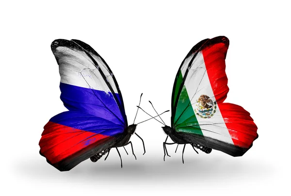 Dos mariposas con banderas de Rusia y México en alas — Foto de Stock