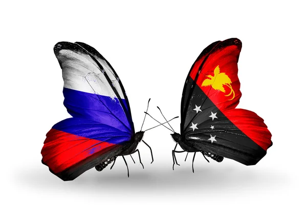 Две бабочки с флагами России и Папуа-Новой Гвинеи на крыльях — стоковое фото